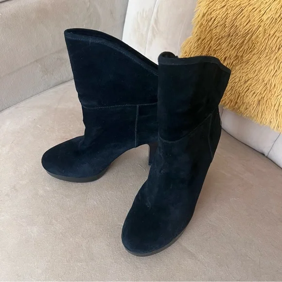 UGG Black Suede Heeled Boots with Shearling Cuff - Picture 4 of 6